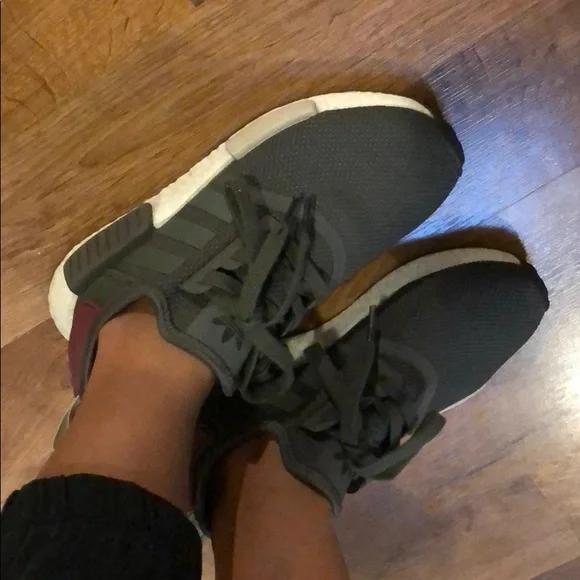 Adidas NMD R1 women’s sz 5 grey/maroon - Picture 6 of 8